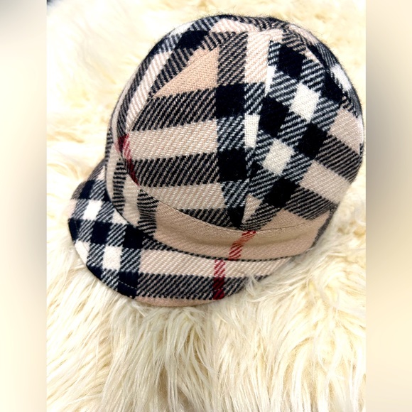 COPY - Burberry hat - Picture 2 of 4